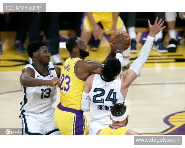 2019年湖人队与灰熊队激战回顾:经典对决与精彩瞬间分析