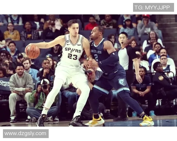 2017季后赛灰熊与马刺激战回顾：经典对决与战术较量的精彩瞬间